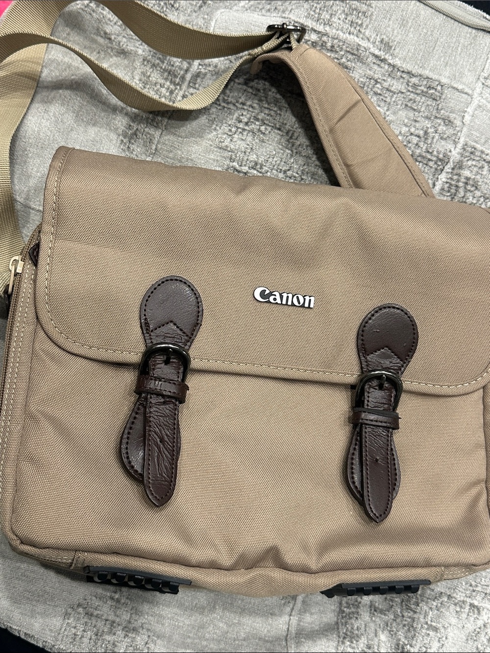Canon Camera Messenger Bag lens compartment storage safari shoulder bag EUC